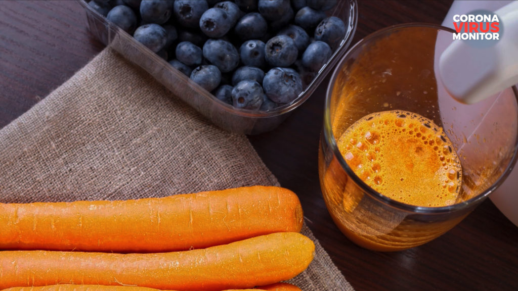 DIY Health Tonic: Carrot and Berry Smoothie