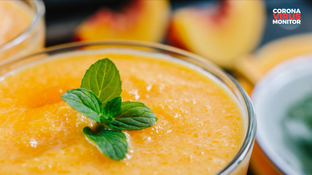 DIY Health Tonic: Pineapple and Papaya Smoothie